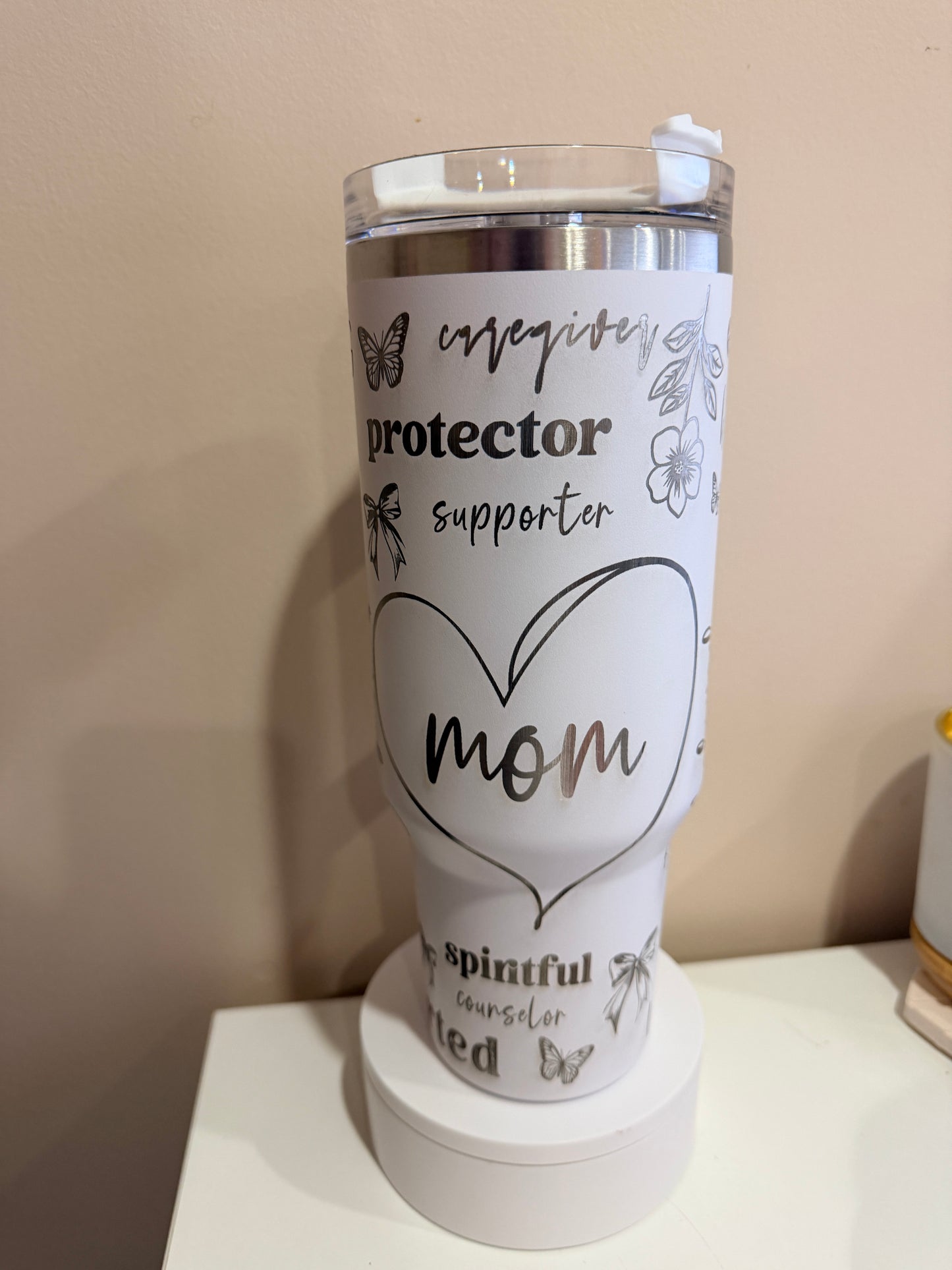 40oz Laser Engraved “Mom” Tumbler – The Ultimate Everyday Essential 💖