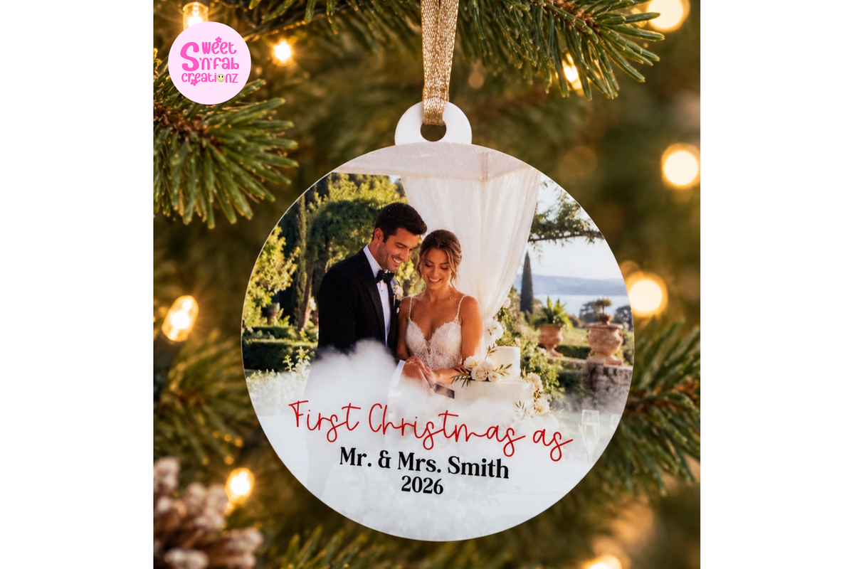 Personalized First Christmas Married Photo Circular Ornament – Custom Wedding Picture & Couple's Last Name