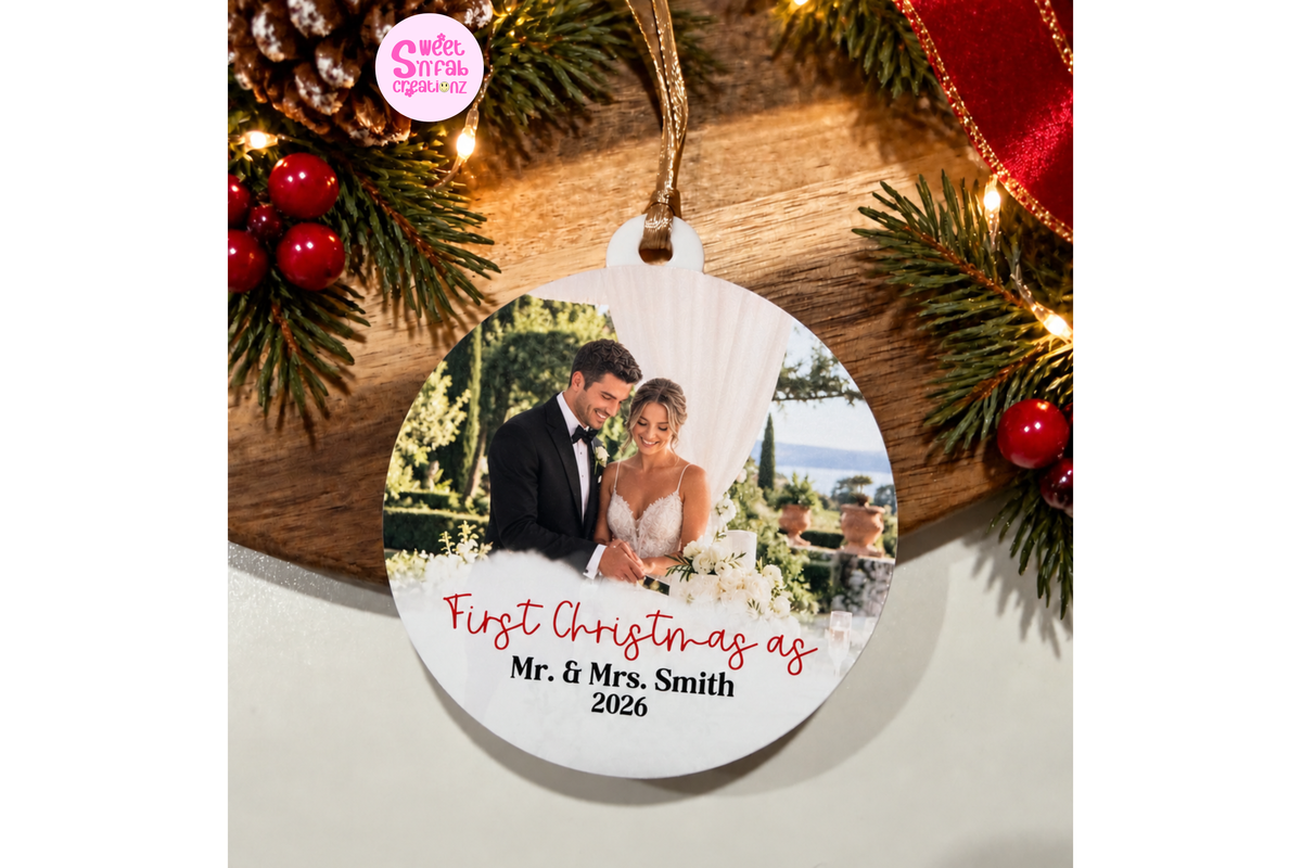 Personalized First Christmas Married Photo Circular Ornament – Custom Wedding Picture & Couple's Last Name