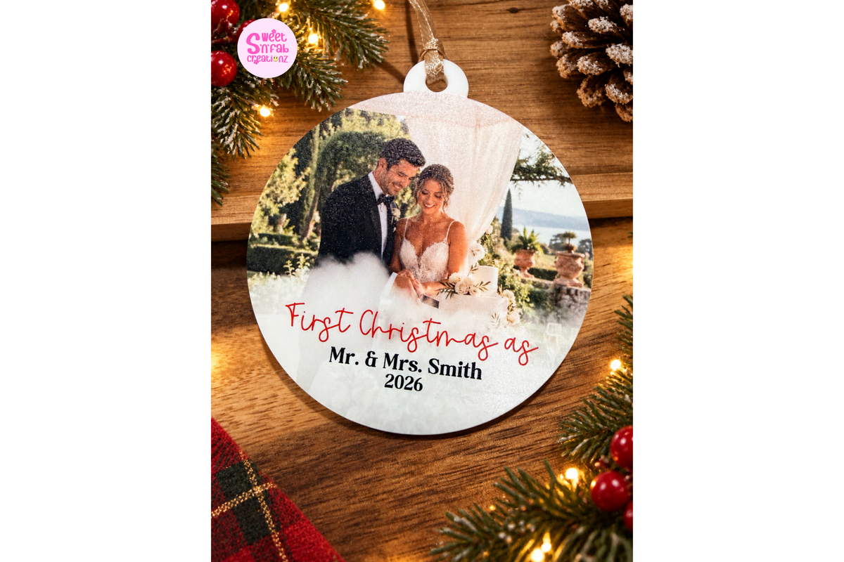 Personalized First Christmas Married Photo Circular Ornament – Custom Wedding Picture & Couple's Last Name