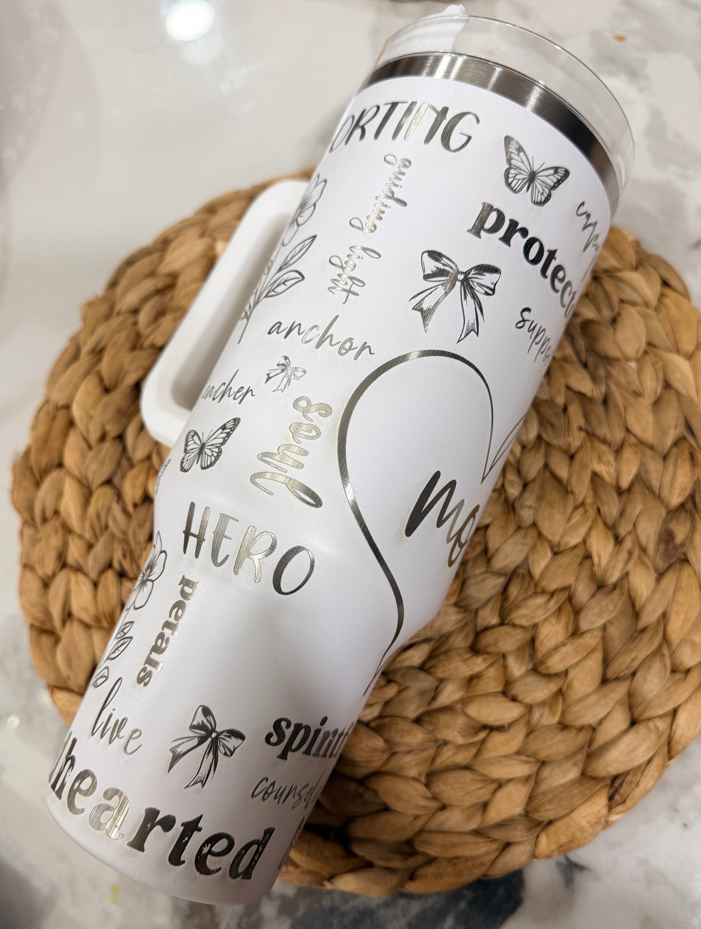 40oz Laser Engraved “Mom” Tumbler – The Ultimate Everyday Essential 💖