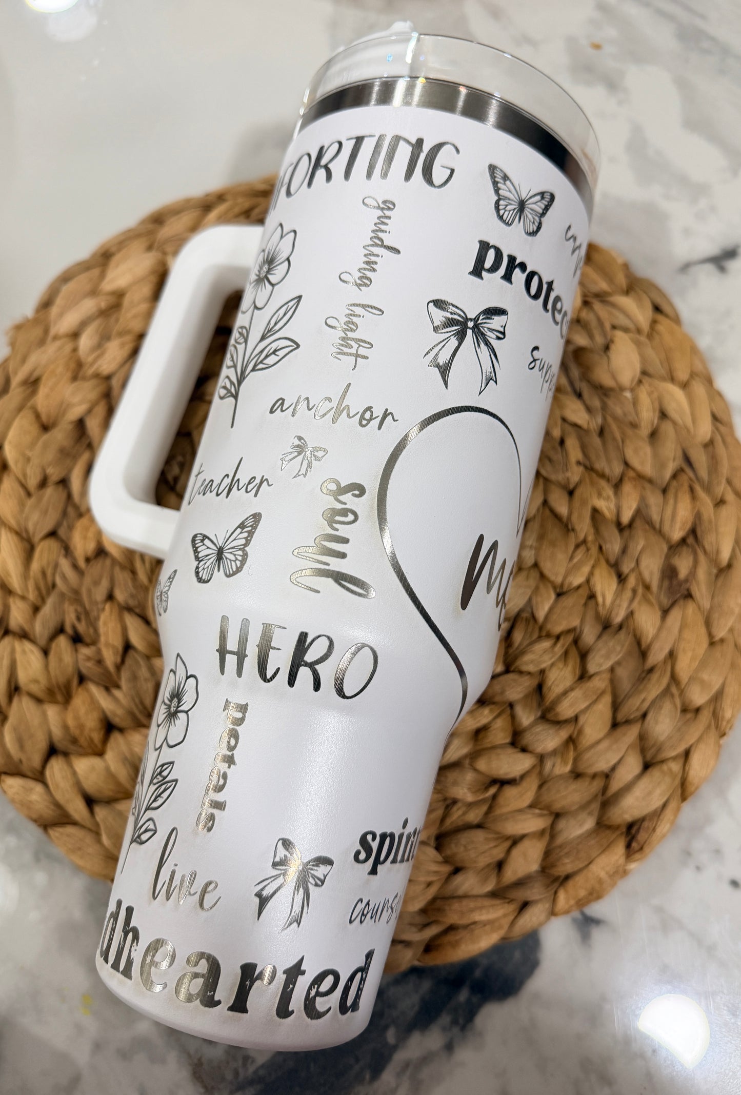 40oz Laser Engraved “Mom” Tumbler – The Ultimate Everyday Essential 💖
